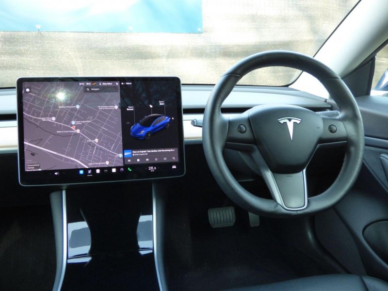 TESLA MODEL 3