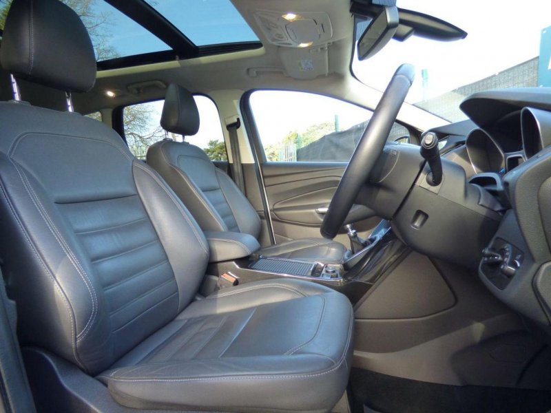 FORD KUGA