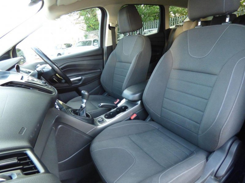 FORD KUGA