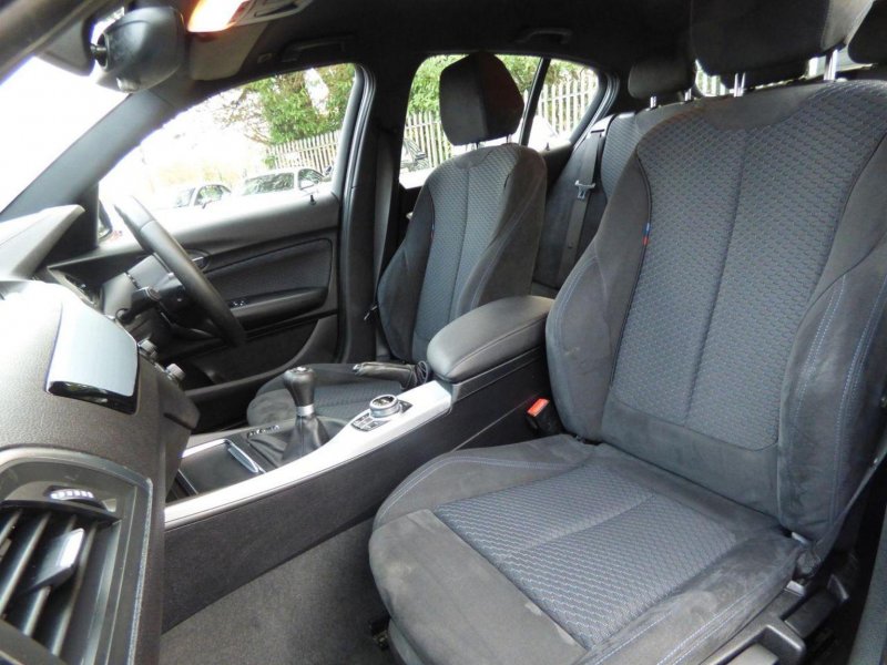 BMW 1 SERIES