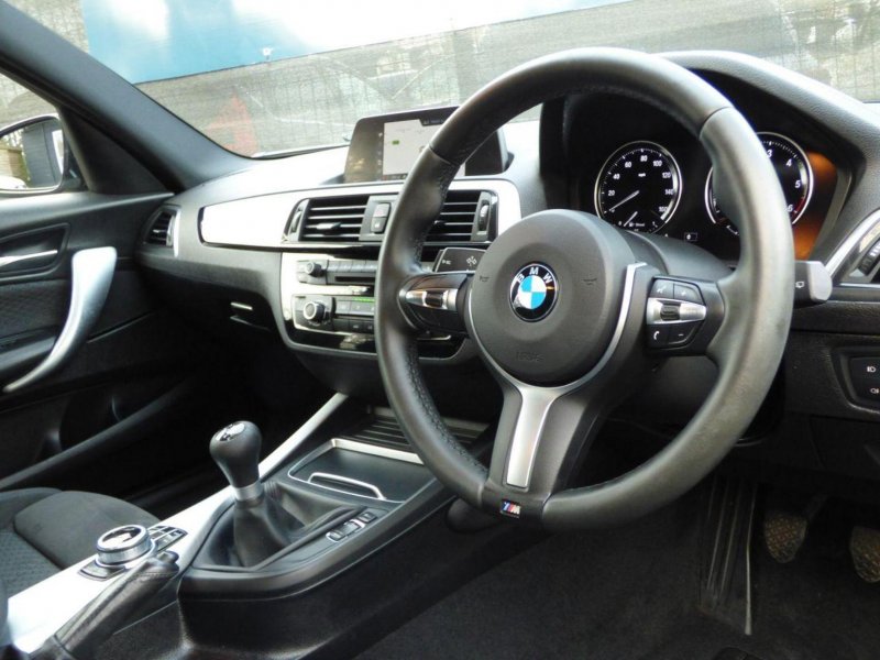 BMW 1 SERIES