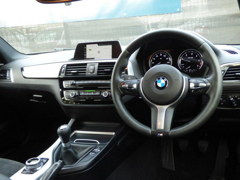 BMW 1 SERIES