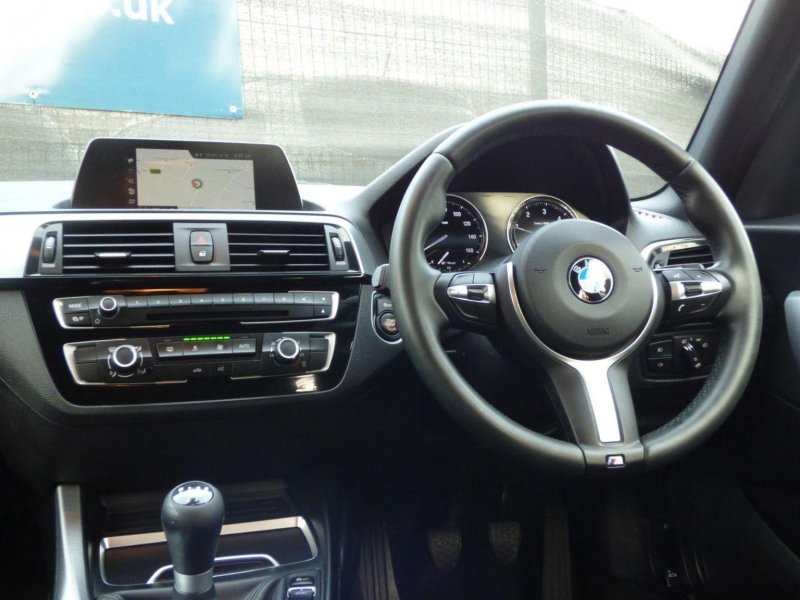 BMW 1 SERIES