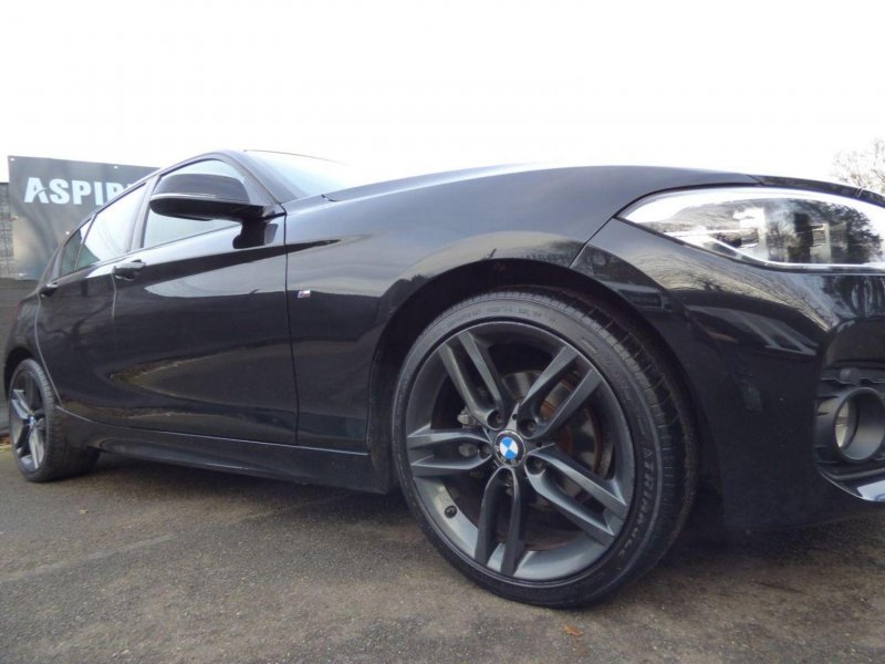 BMW 1 SERIES