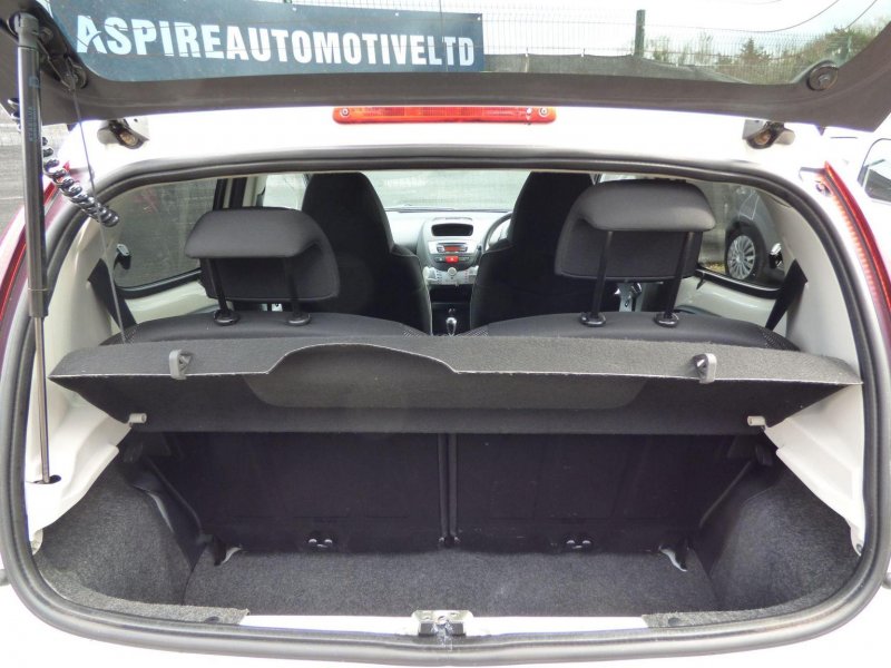 PEUGEOT 107