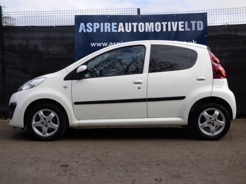 PEUGEOT 107