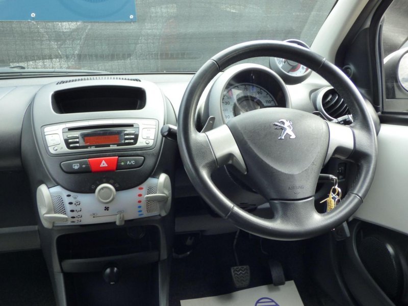 PEUGEOT 107