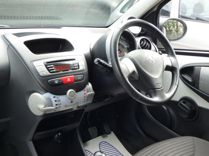 PEUGEOT 107