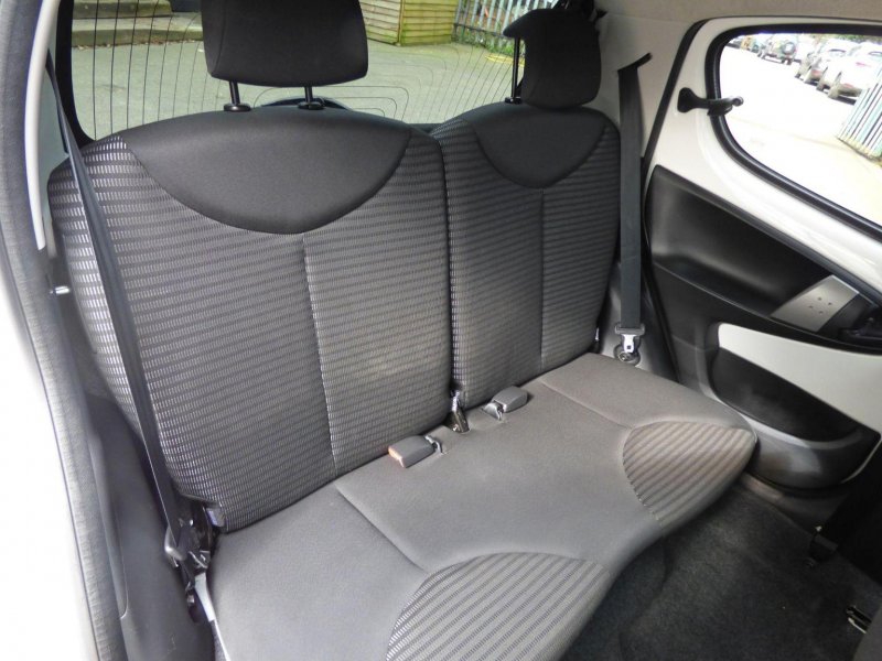 PEUGEOT 107