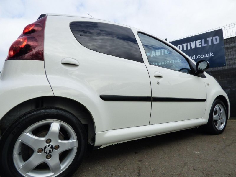 PEUGEOT 107