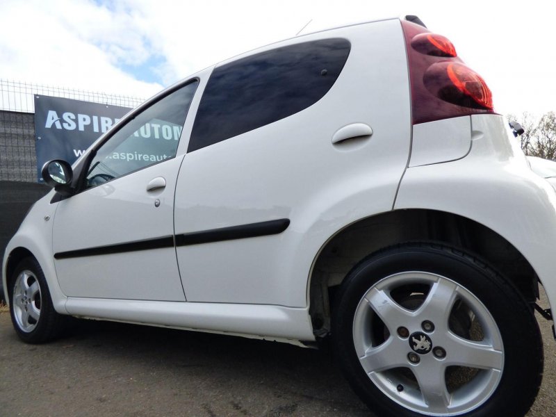PEUGEOT 107