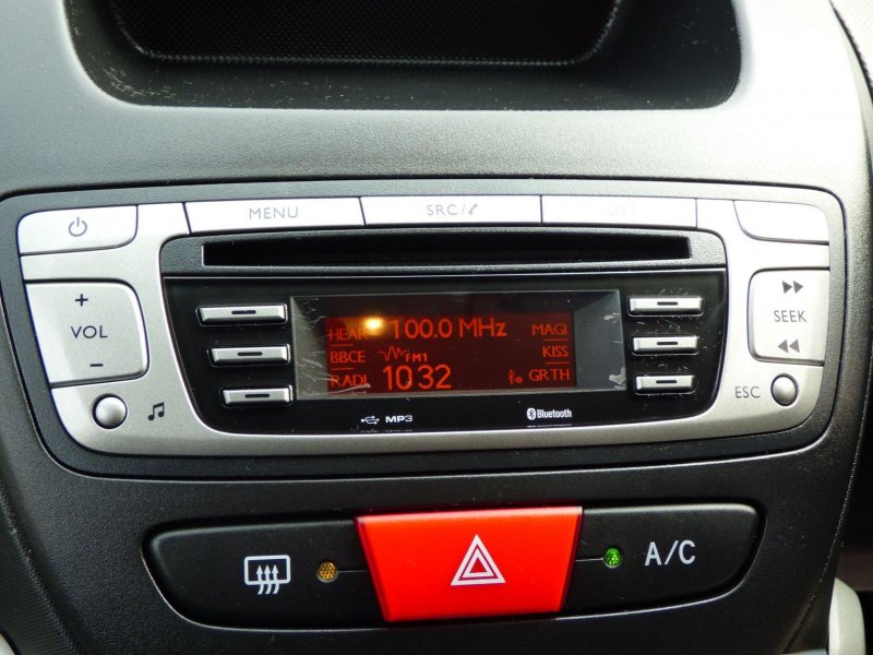 PEUGEOT 107