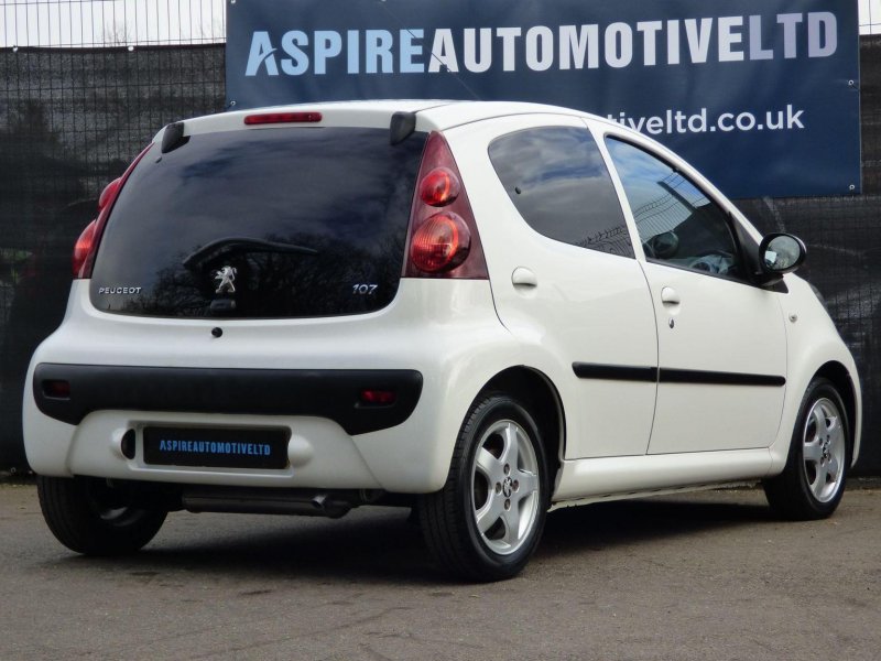 PEUGEOT 107