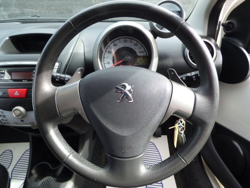 PEUGEOT 107