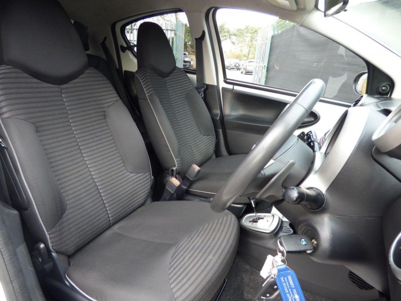 PEUGEOT 107