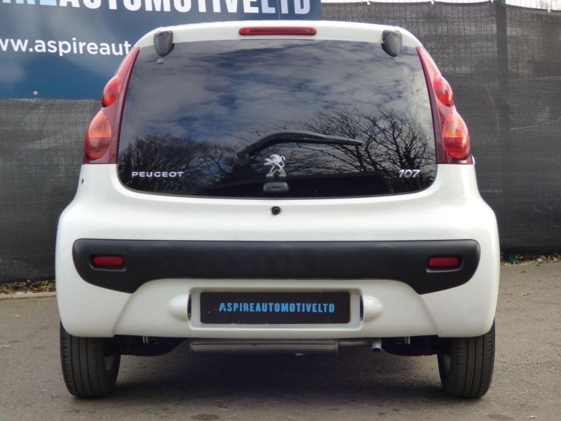 PEUGEOT 107