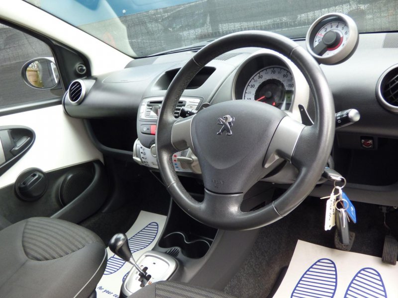 PEUGEOT 107