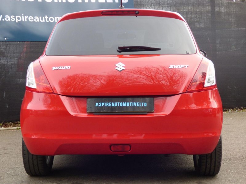 SUZUKI SWIFT