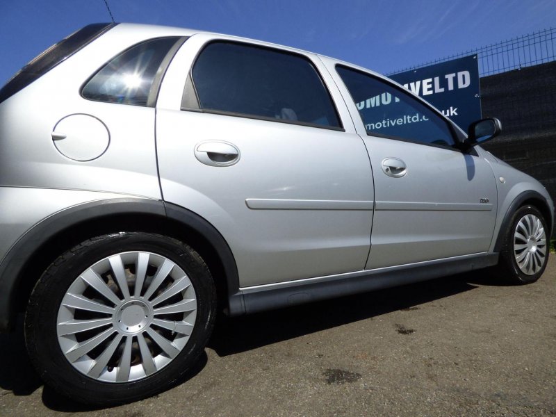 VAUXHALL CORSA