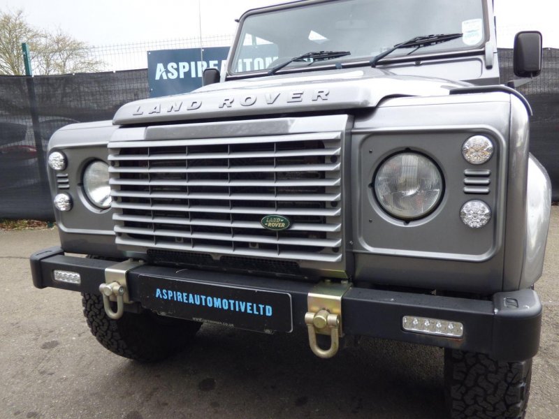LAND ROVER DEFENDER 90