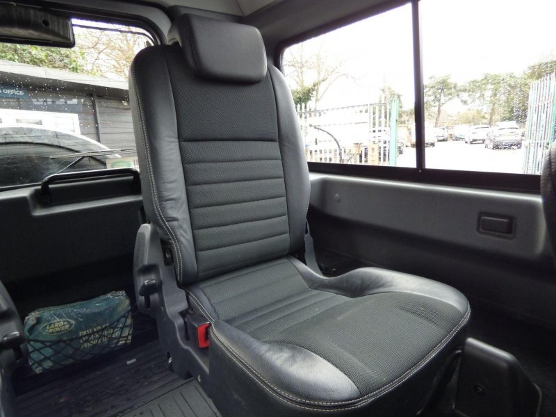 LAND ROVER DEFENDER 90