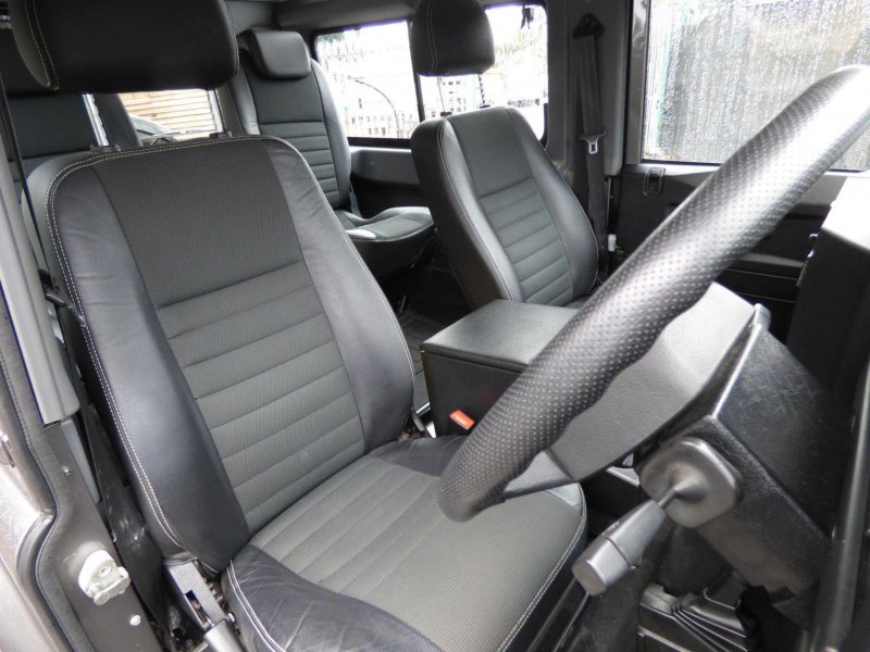 LAND ROVER DEFENDER 90