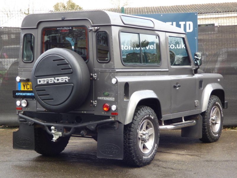 LAND ROVER DEFENDER 90