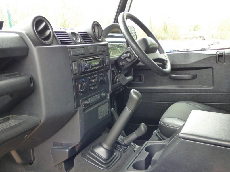 LAND ROVER DEFENDER 90