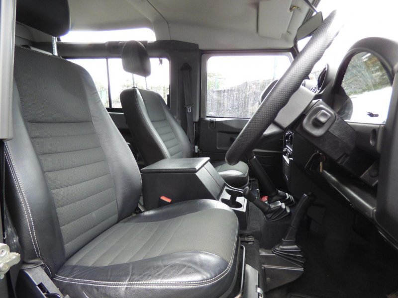 LAND ROVER DEFENDER 90