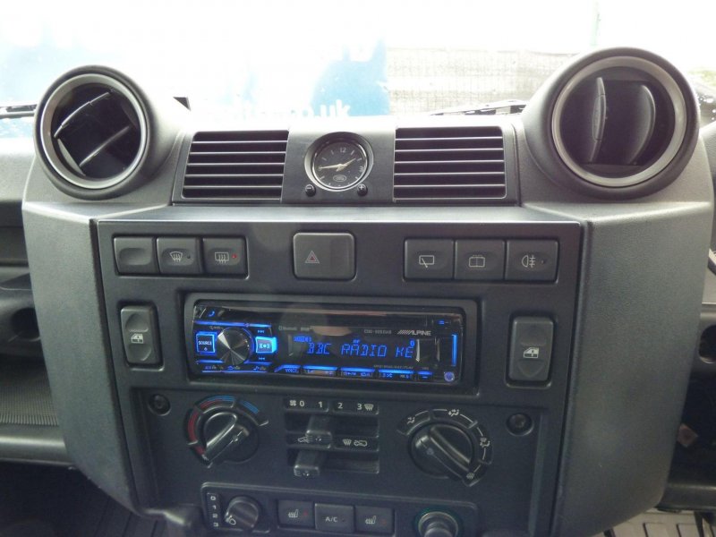 LAND ROVER DEFENDER 90