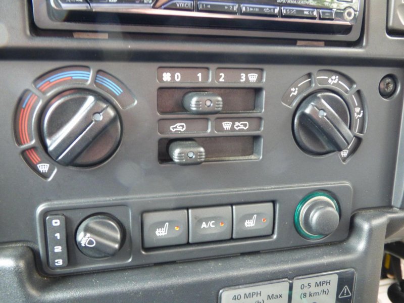 LAND ROVER DEFENDER 90