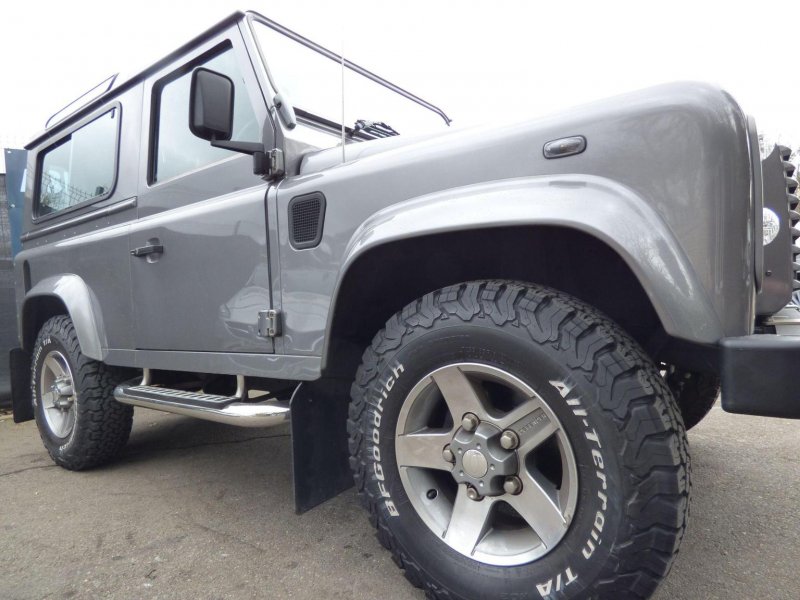 LAND ROVER DEFENDER 90