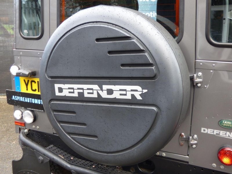 LAND ROVER DEFENDER 90