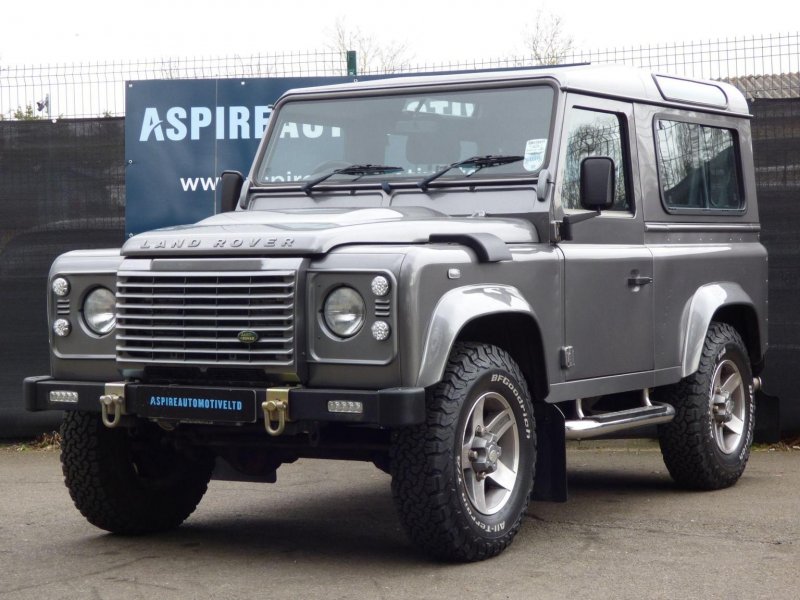 LAND ROVER DEFENDER 90