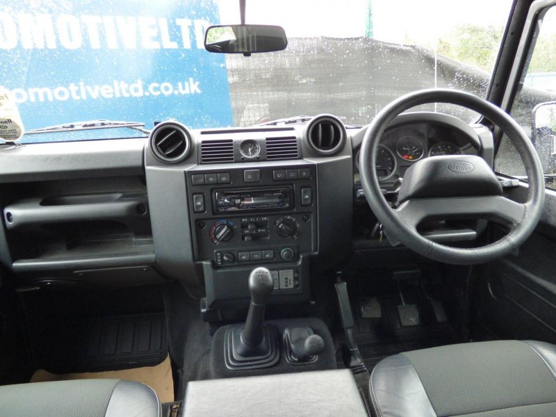 LAND ROVER DEFENDER 90