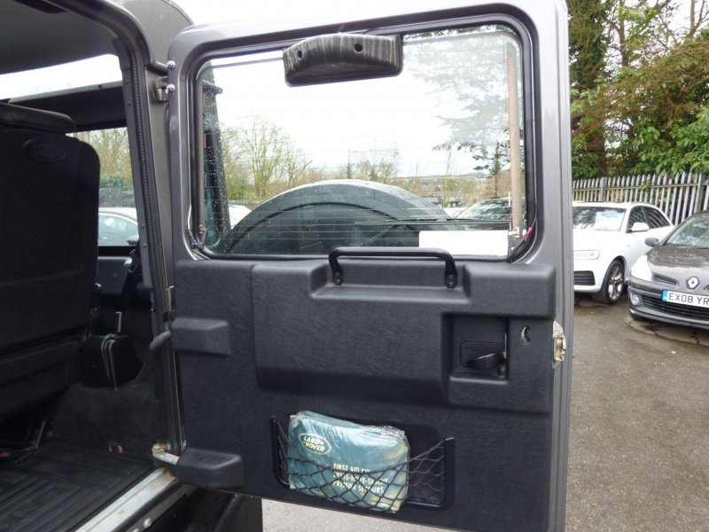 LAND ROVER DEFENDER 90