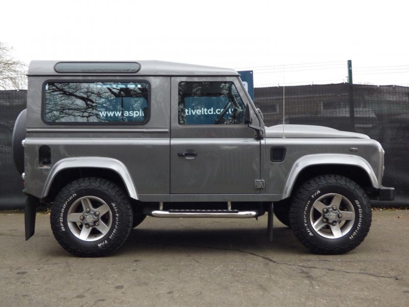 LAND ROVER DEFENDER 90