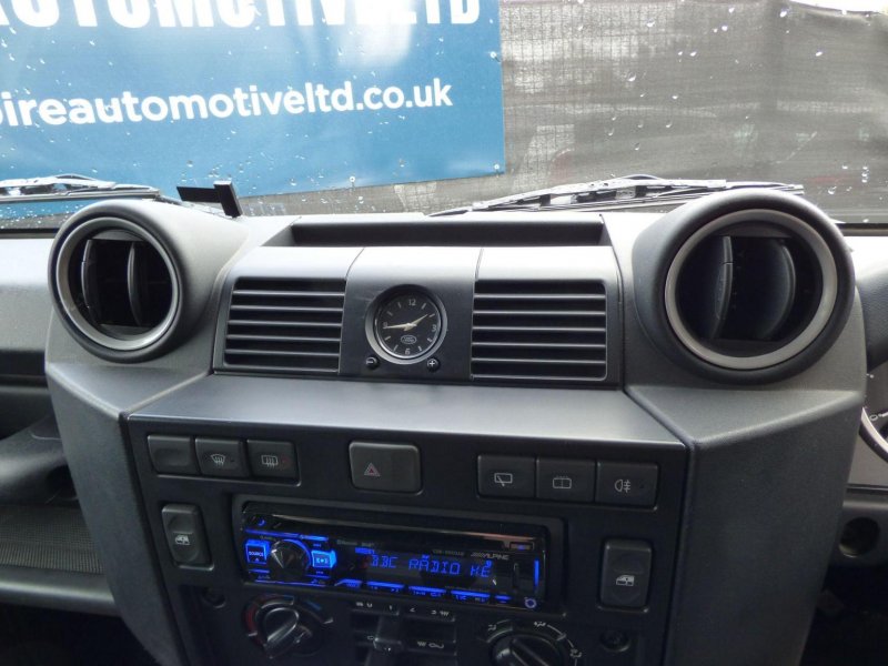 LAND ROVER DEFENDER 90