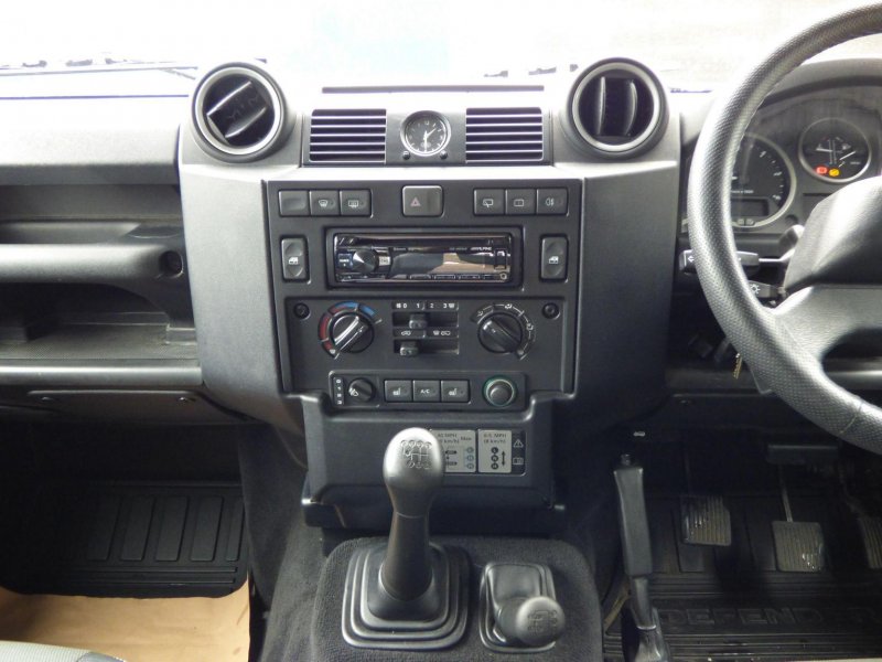 LAND ROVER DEFENDER 90