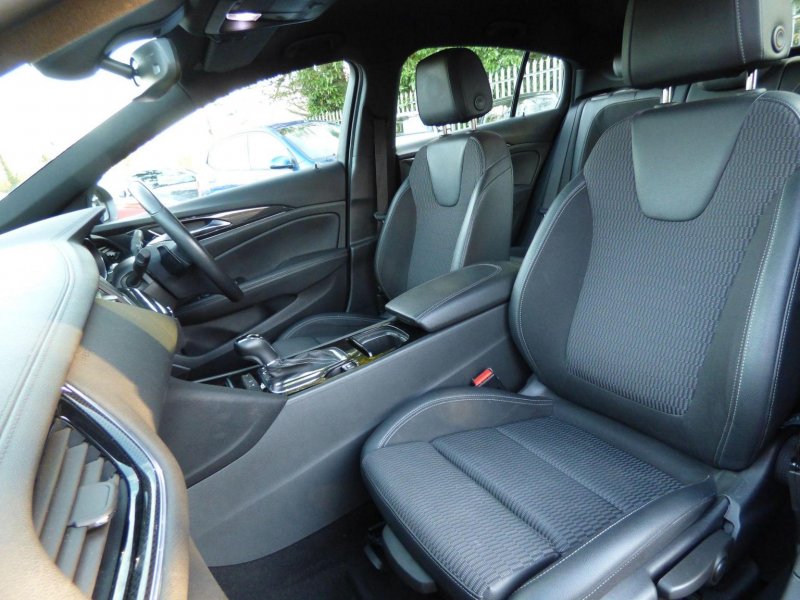 VAUXHALL INSIGNIA