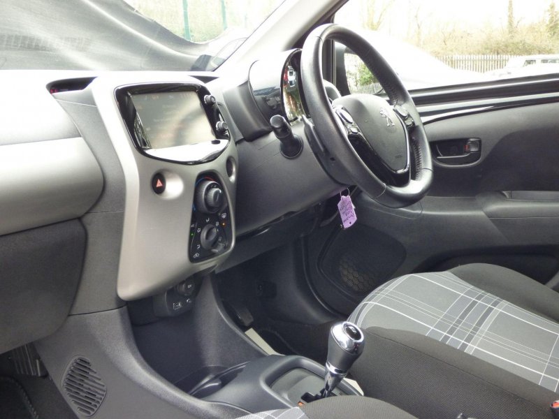 PEUGEOT 108