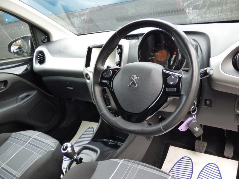 PEUGEOT 108