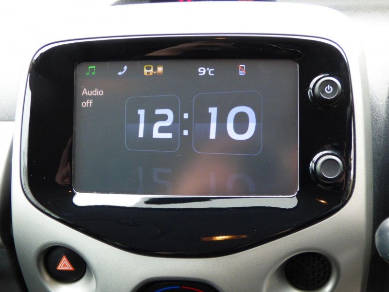 PEUGEOT 108