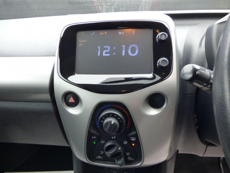PEUGEOT 108