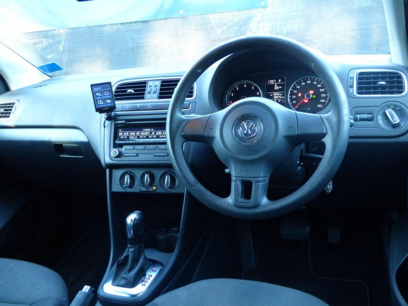 VOLKSWAGEN POLO