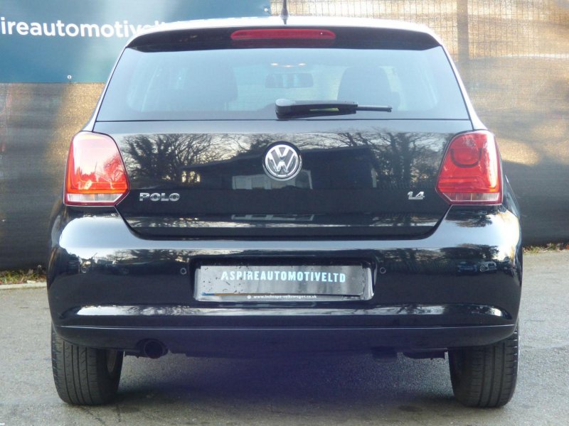VOLKSWAGEN POLO