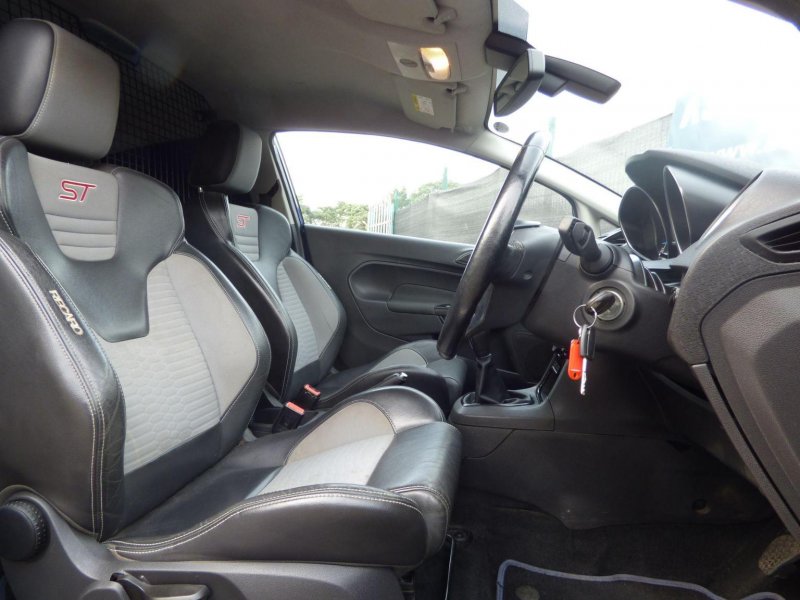 FORD FIESTA VAN
