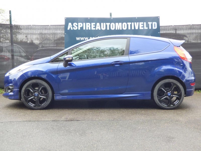 FORD FIESTA VAN