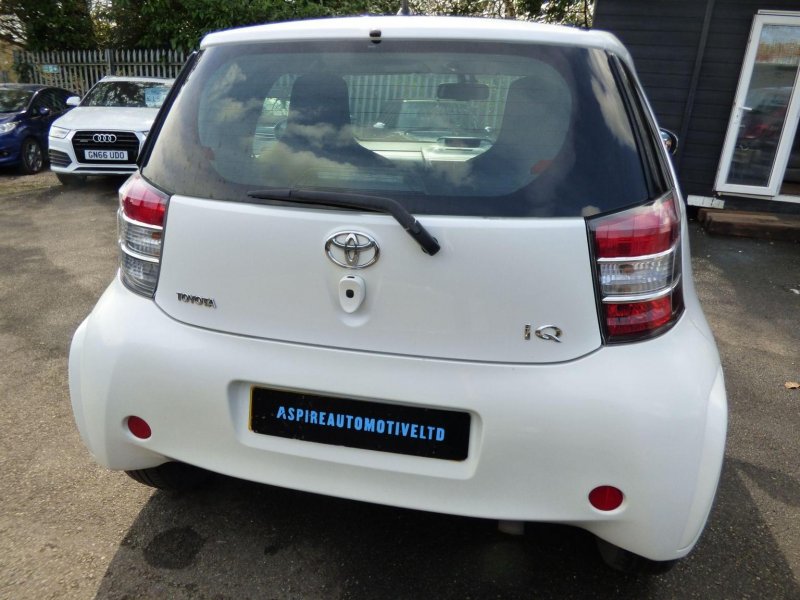 TOYOTA IQ