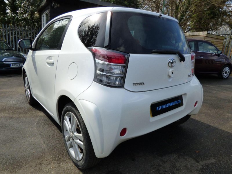 TOYOTA IQ